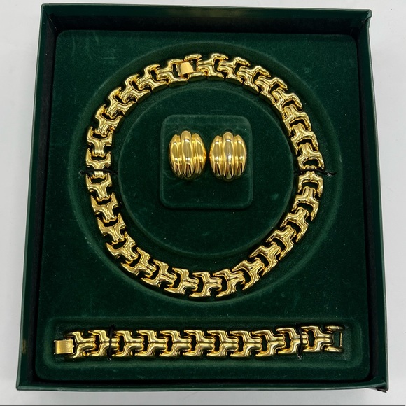 Jewelry - 80’s Goldtone Link Necklace Bracelet Earrings